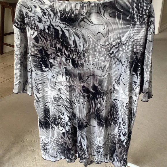 Blouse(s) - Picture 10 of 10